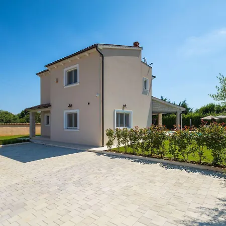 Wunderschoene Mit Pool, Trampolin, 5 Klimas Barban