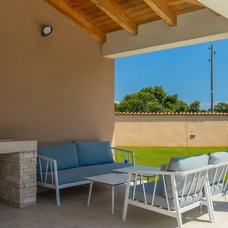Hébergement de vacances Wunderschoene Mit Pool, Trampolin, 5 Klimas *