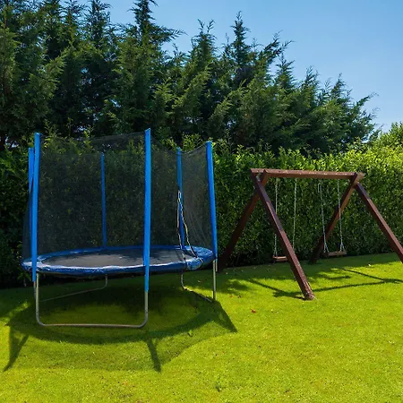 Hébergement de vacances Wunderschoene Mit Pool, Trampolin, 5 Klimas