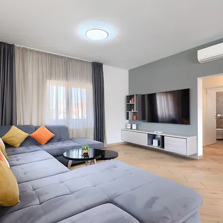 Hébergement de vacances Wunderschoene Mit Pool, Trampolin, 5 Klimas Barban