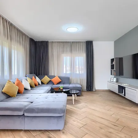 Wunderschoene Mit Pool, Trampolin, 5 Klimas *
