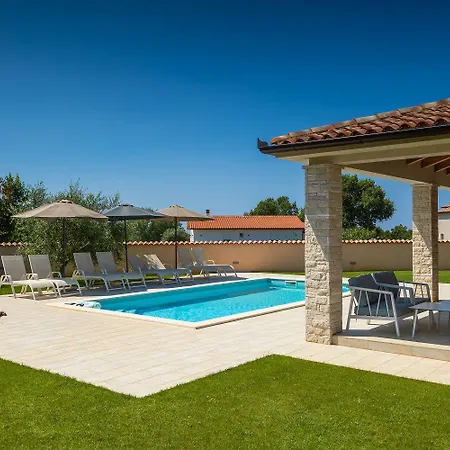 Hébergement de vacances Wunderschoene Mit Pool, Trampolin, 5 Klimas Barban