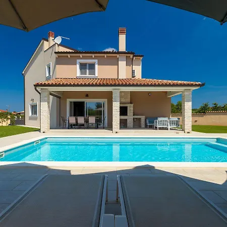Wunderschoene Mit Pool, Trampolin, 5 Klimas Barban
