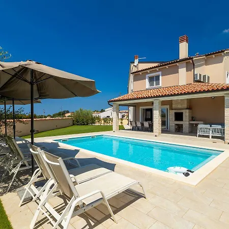 Wunderschoene Mit Pool, Trampolin, 5 Klimas Holiday home